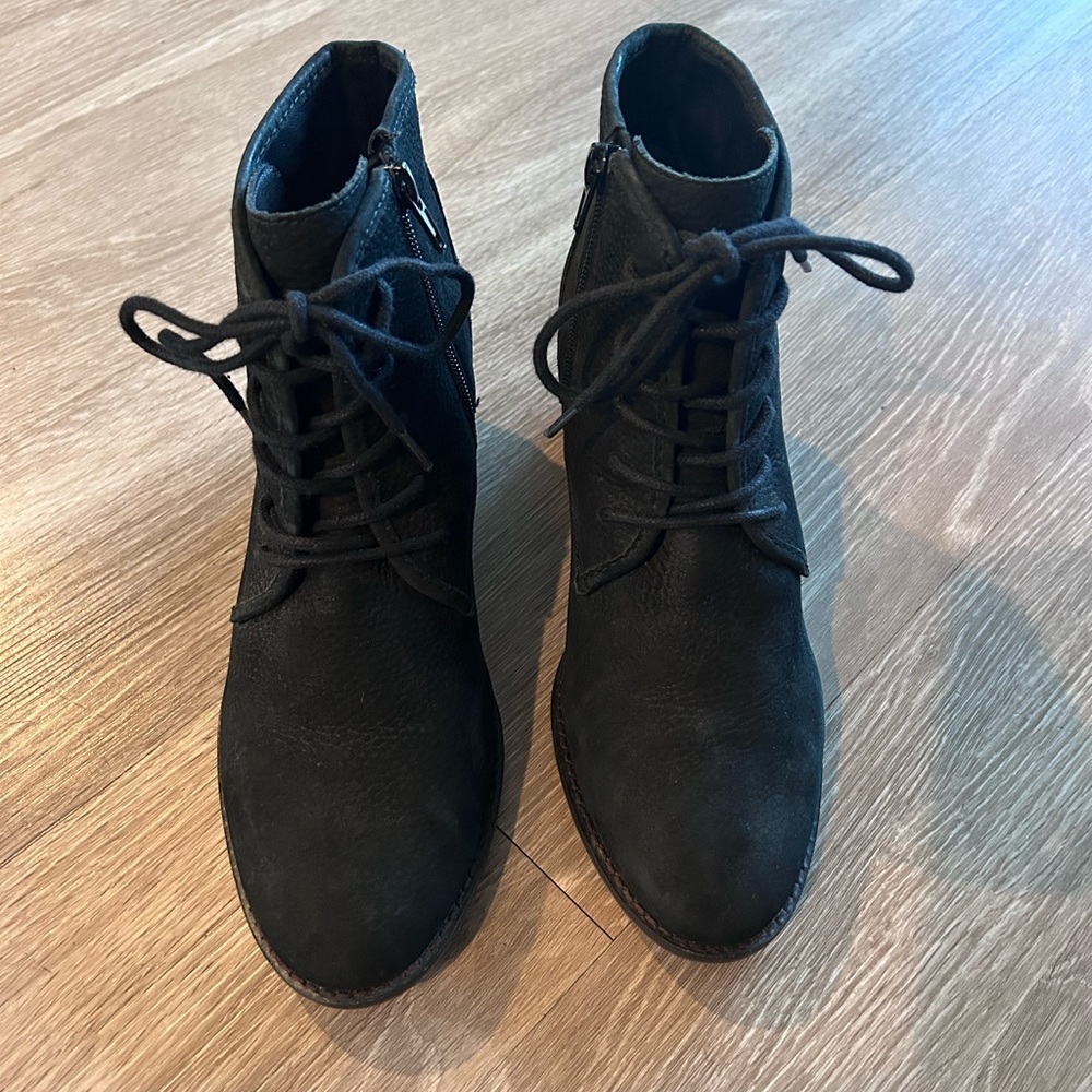 Lucky Brand Women's LK-IDRIL Black Lace Up Block Heel Booties - size 8 - GUC